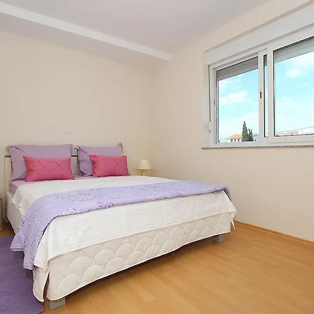 Liz Apartment